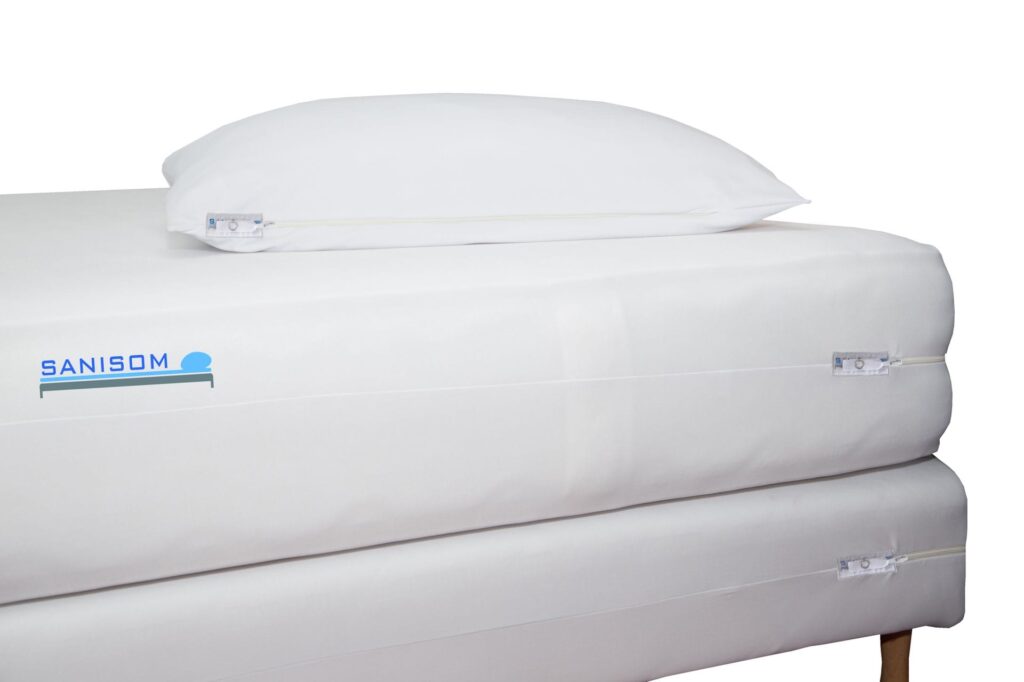 Matelas protégé par une housse intégrale anti-punaises de lit